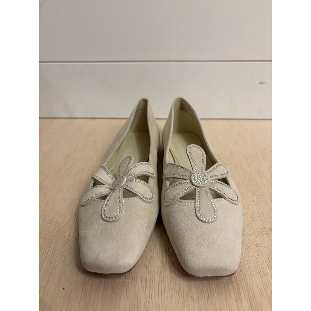Katy Perry The Evie Daisy Flats Faux Suede Cream Ballet Rhinestone Size 8.5 NWOB - Picture 2 of 7